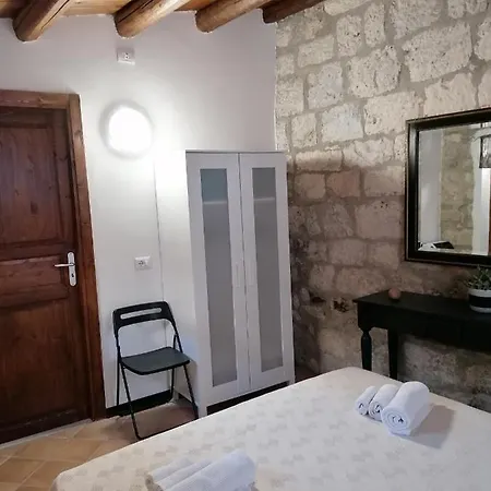 Borgo I Stritti Konukevi Petralia Soprana